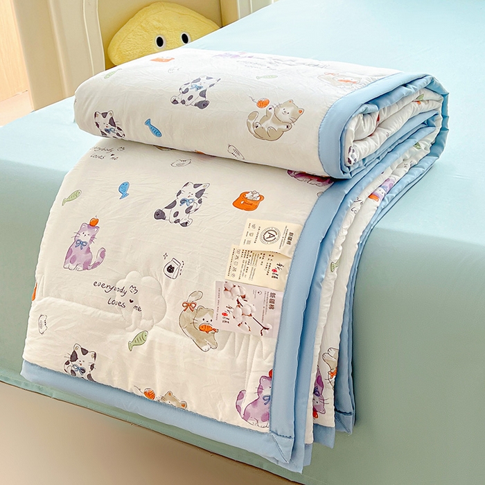 91家纺网 家纺一手货源 找家纺 西域种棉人·千百笠 2025新款A类新疆棉花夏凉被加宽包边水洗棉卡通印花吸湿透气棉花夏被空调被 凌香 许愿猫