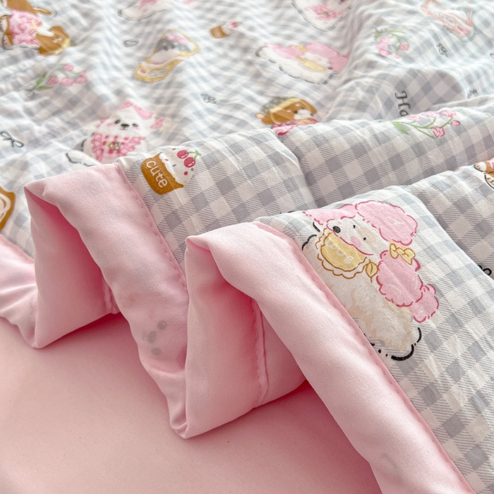 91家纺网 家纺一手货源 找家纺 西域种棉人·千百笠 2025新款A类新疆棉花夏凉被加宽包边水洗棉卡通印花吸湿透气棉花夏被空调被 凌香 童趣