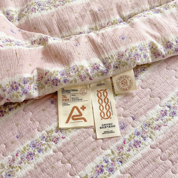 91家纺网 家纺一手货源 找家纺 老帅的工厂店 2025新款a类云感双层纱7a抗菌夏被床盖四件套 赫本