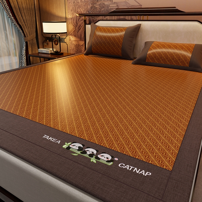 91家纺网 家纺一手货源 找家纺 绒艺席业 2025新款艾草藤席冰丝双面席席子凉席 萌萌熊猫-斜条纹