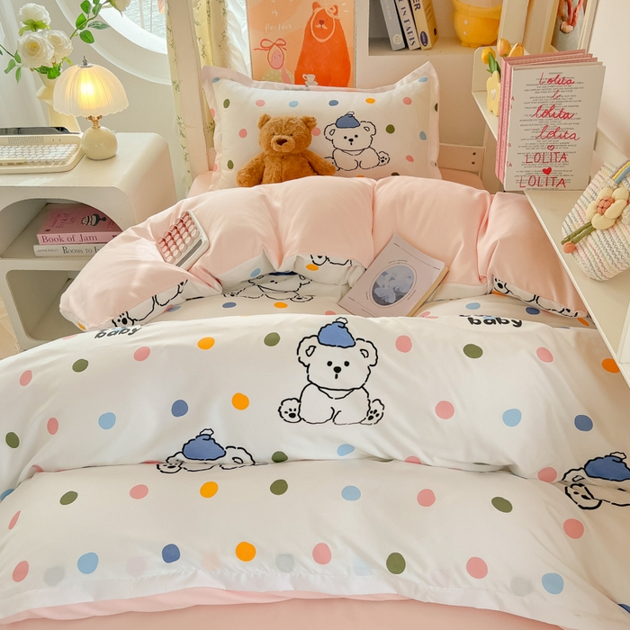 91家纺网 家纺一手货源 找家纺 悦织湾家纺 2025新款印花学生宿舍亲肤芦荟棉三件套单双人四件套轻奢印花磨毛床上用品 彩点小熊