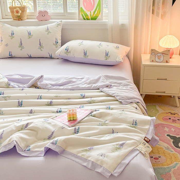 91家纺网 家纺一手货源 找家纺 金喜 2025新款小清新风格有氧针织双层纱大豆被夏被四件套 薰衣草