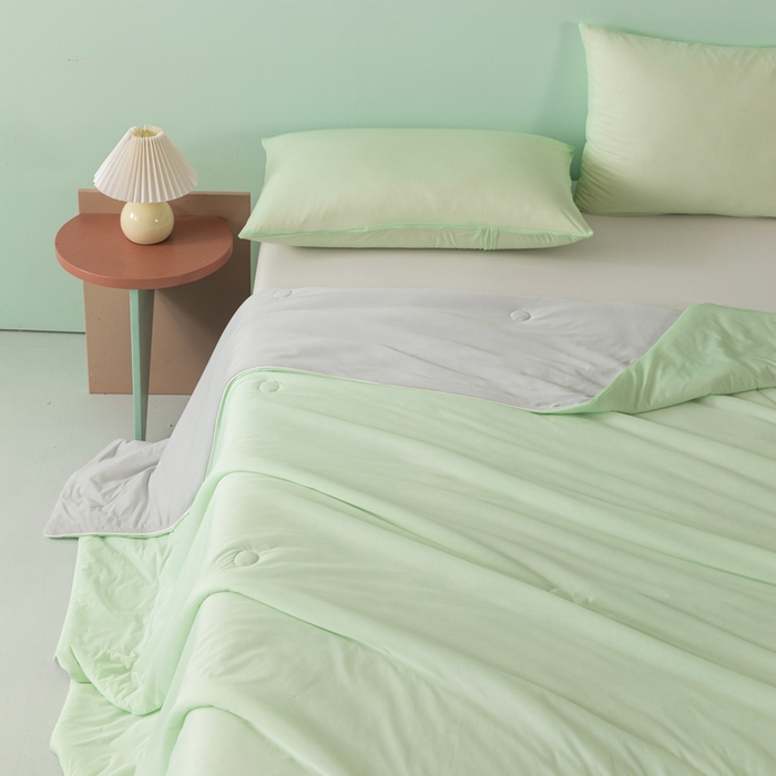 91家纺网 家纺一手货源 找家纺 瑜珠家纺 2025新款瑜珠云母凉感丝夏被 绿+灰