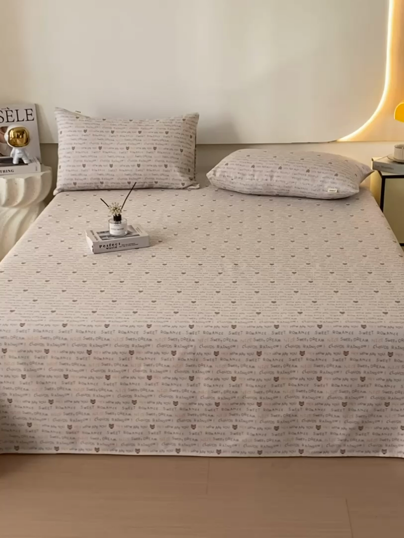 91家纺网 家纺一手货源 找家纺 爱彼家纺 2025新款锦柔老粗布席子凉席床单 字母小熊