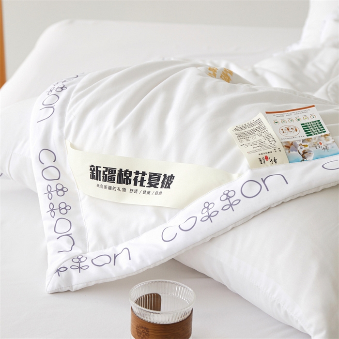 91家纺网 家纺一手货源 找家纺 西域种棉人·千百笠 2025新款A类100%新疆棉花夏凉被纯棉全棉填充毛巾绣绣花纯色双拼原棉空调被夏被 千寻瓷白