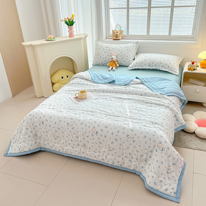 91家纺网 家纺一手货源 找家纺 西域种棉人·千百笠 2025新款A类新疆棉花夏凉被加宽包边水洗棉卡通印花吸湿透气棉花夏被空调被 凌香 优雅猫