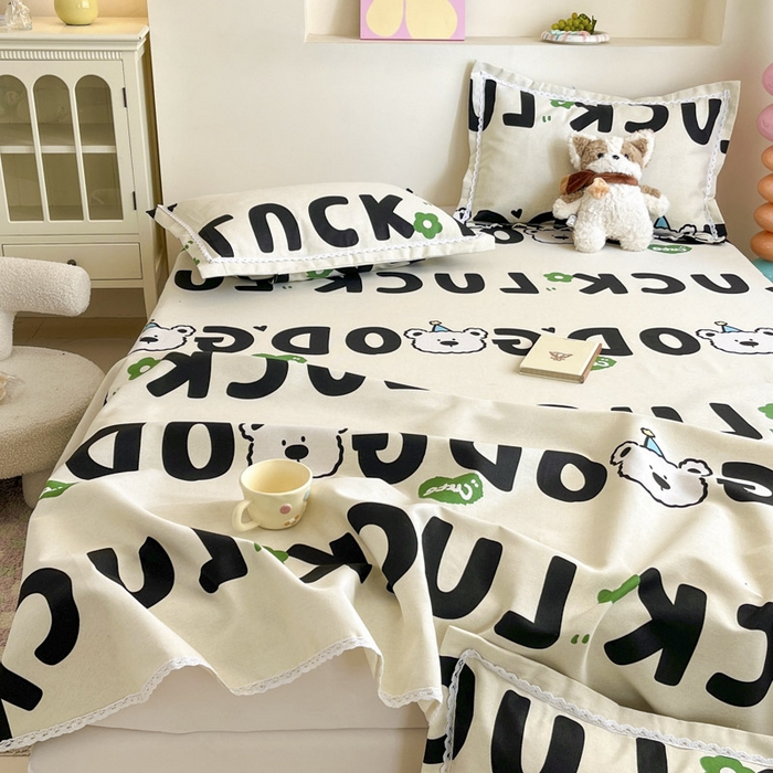 91家纺网 家纺一手货源 找家纺 新印象  2025新款花边老粗布床单款床笠款三件套字母熊