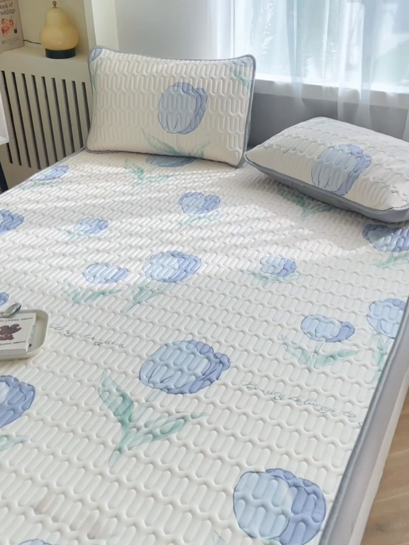 91家纺网 家纺一手货源 找家纺 布卢姆床垫 2025新款5mmA类乳胶凉席床笠套件夏被组合 郁金香-蓝