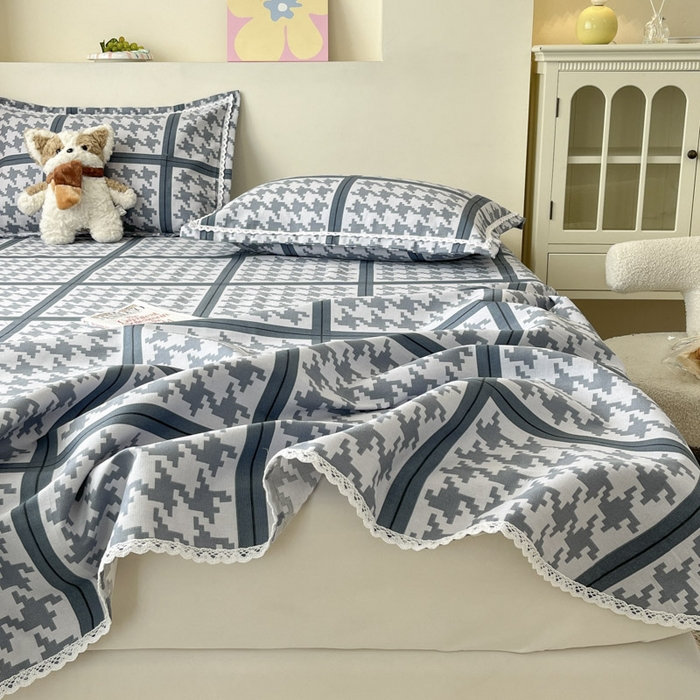 91家纺网 家纺一手货源 找家纺 新印象  2025新款花边老粗布床单款床笠款三件套蓝色千鸟格