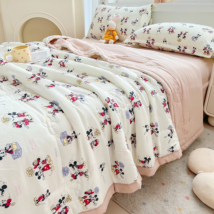 91家纺网 家纺一手货源 找家纺 西域种棉人·千百笠 2025新款A类新疆棉花夏凉被加宽包边水洗棉卡通印花吸湿透气棉花夏被空调被 凌香 米奇