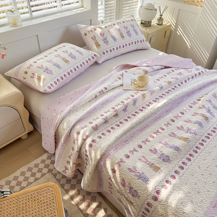 91家纺网 家纺一手货源 找家纺 宜梦家居【需要买家秀请联系老板】 2025新款双面纯棉夹层新疆棉花高温砂洗全棉床盖 踏春小兔