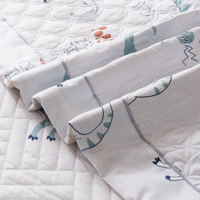 91家纺网 家纺一手货源 找家纺 优乐家纺 2025新款纯棉印花夹棉系列床盖三件套-纽扣款新狂欢乐园