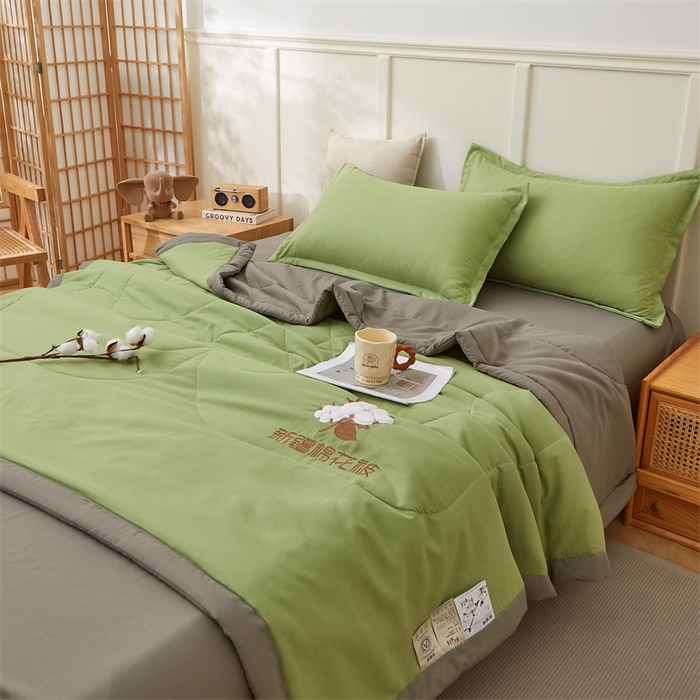 91家纺网 家纺一手货源 找家纺 西域种棉人·千百笠 2025新款A类100%新疆棉花夏凉被纯棉全棉填充毛巾绣绣花纯色双拼原棉空调被夏被 云暖-抹茶绿