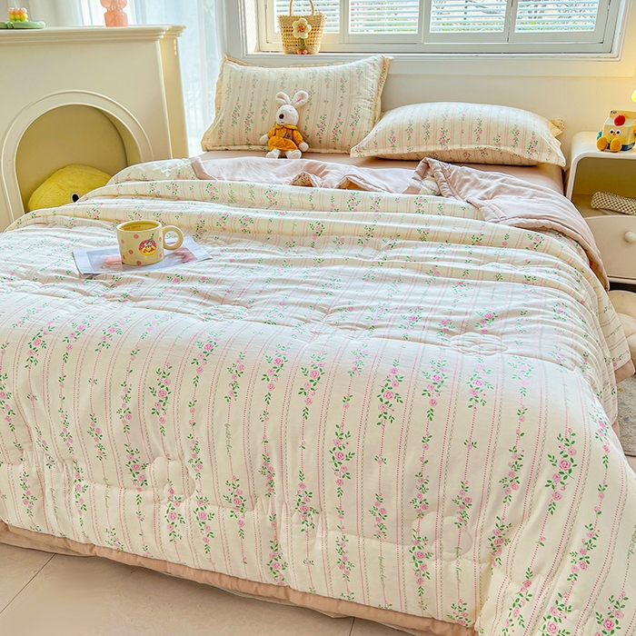 91家纺网 家纺一手货源 找家纺 西域种棉人·千百笠 2025新款A类新疆棉花夏凉被加宽包边水洗棉卡通印花吸湿透气棉花夏被空调被 凌香 紫藤花