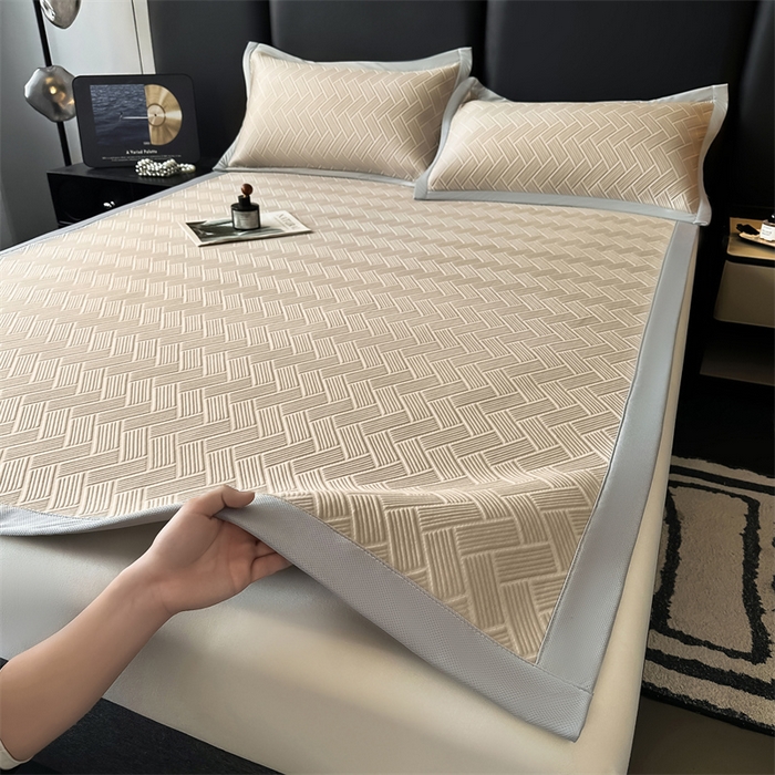 91家纺网 家纺一手货源 找家纺 雯豆家纺 2025夏季新款PE中分子凉感凉席三件套冰丝凉感席子纯色素色成人平铺绑带款 简尚-丝雾棕