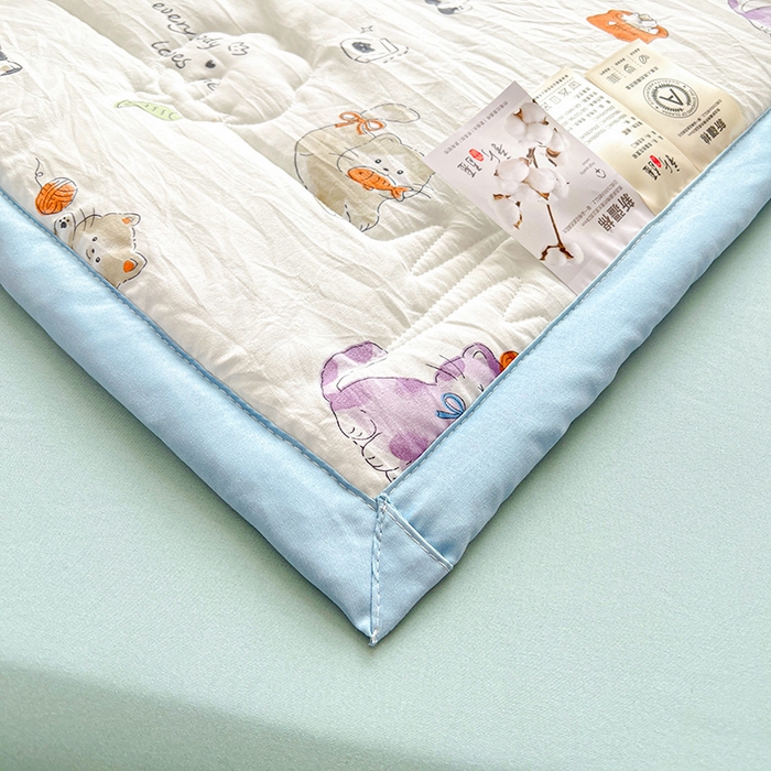 91家纺网 家纺一手货源 找家纺 西域种棉人·千百笠 2025新款A类新疆棉花夏凉被加宽包边水洗棉卡通印花吸湿透气棉花夏被空调被 凌香 许愿猫