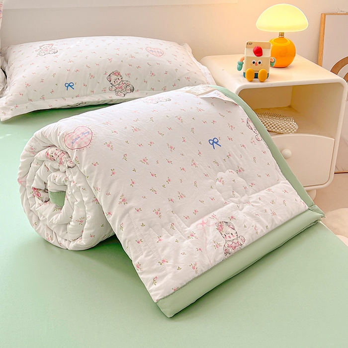 91家纺网 家纺一手货源 找家纺 西域种棉人·千百笠 2025新款A类新疆棉花夏凉被加宽包边水洗棉卡通印花吸湿透气棉花夏被空调被 凌香 招财猫