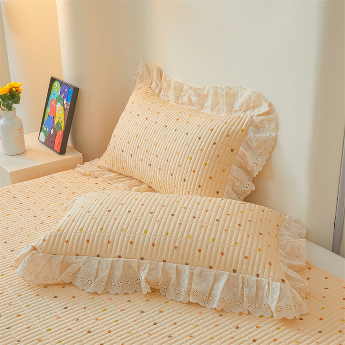 91家纺网 家纺一手货源 找家纺 恒爱家纺2025新款全棉纯棉韩版花边床盖 甜甜蜜蜜