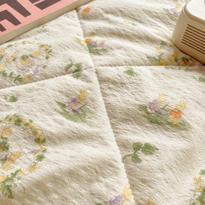 91家纺网 家纺一手货源 找家纺 老帅的工厂店 2025新款a类云感双层纱7a抗菌夏被床盖四件套 庄园兔