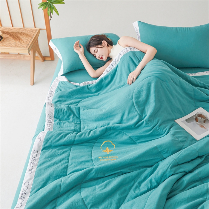 91家纺网 家纺一手货源 找家纺 西域种棉人·千百笠 2025新款A类100%新疆棉花夏凉被纯棉全棉填充毛巾绣绣花纯色双拼原棉空调被夏被 千寻蔚蓝