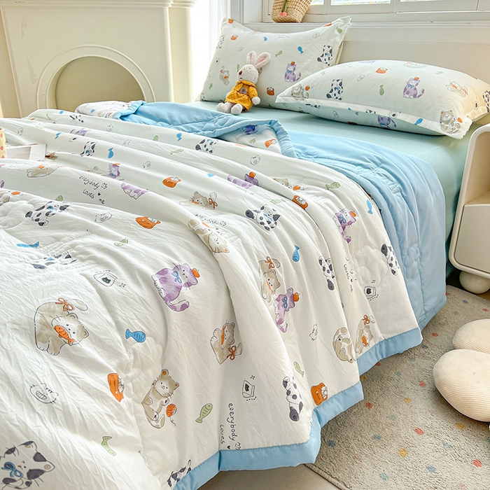 91家纺网 家纺一手货源 找家纺 西域种棉人·千百笠 2025新款A类新疆棉花夏凉被加宽包边水洗棉卡通印花吸湿透气棉花夏被空调被 凌香 许愿猫