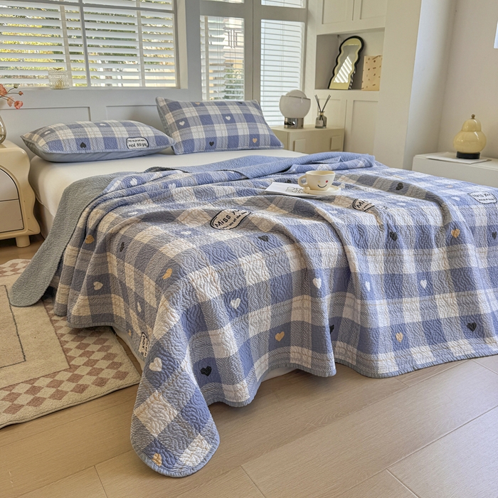 91家纺网 家纺一手货源 找家纺 宜梦家居【需要买家秀请联系老板】 2025新款双面纯棉夹层新疆棉花高温砂洗全棉床盖 爱达拉蓝