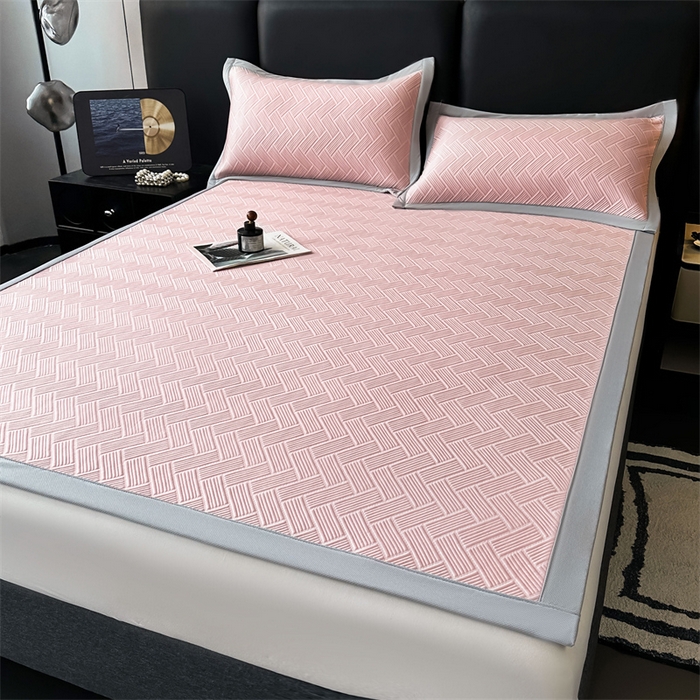 91家纺网 家纺一手货源 找家纺 雯豆家纺 2025夏季新款PE中分子凉感凉席三件套冰丝凉感席子纯色素色成人平铺绑带款 简尚-甜梦粉