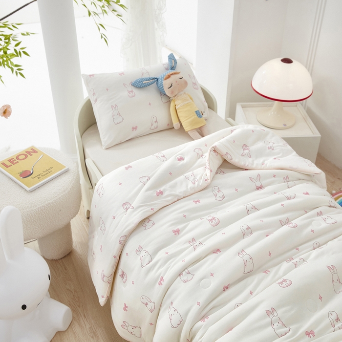 91家纺网 家纺一手货源 找家纺 （总）丝涟家居 2025新款A类双面针织棉卡通小清新滚绳工艺夏被