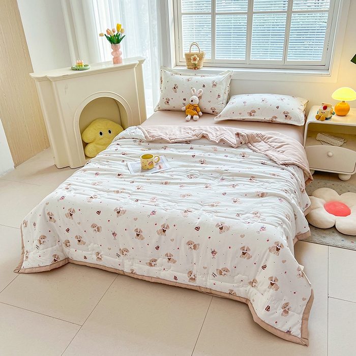 91家纺网 家纺一手货源 找家纺 西域种棉人·千百笠 2025新款A类新疆棉花夏凉被加宽包边水洗棉卡通印花吸湿透气棉花夏被空调被 凌香 樱桃狗