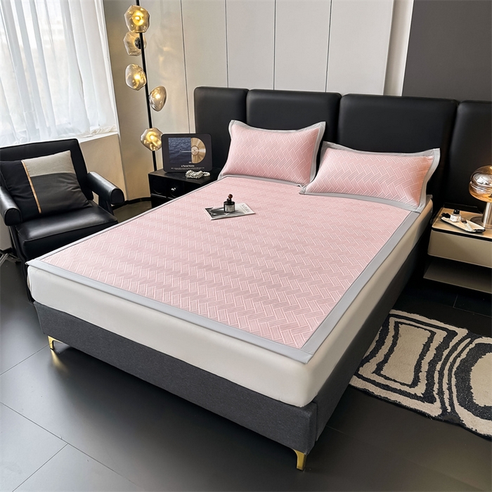 91家纺网 家纺一手货源 找家纺 雯豆家纺 2025夏季新款PE中分子凉感凉席三件套冰丝凉感席子纯色素色成人平铺绑带款 简尚-甜梦粉