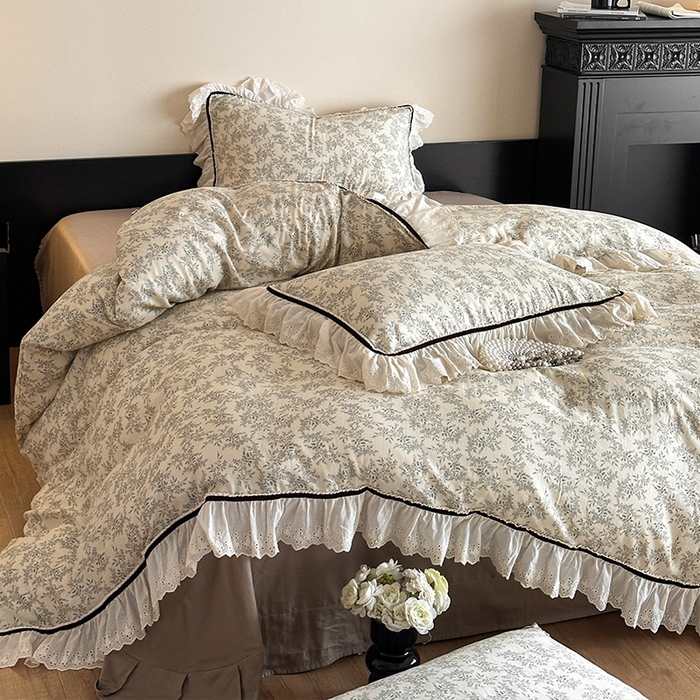 91家纺网 家纺一手货源 找家纺 蓝邻家纺 2025春夏新款全棉纯棉复古双层纱花边织带款四件套 瑞莎-深灰