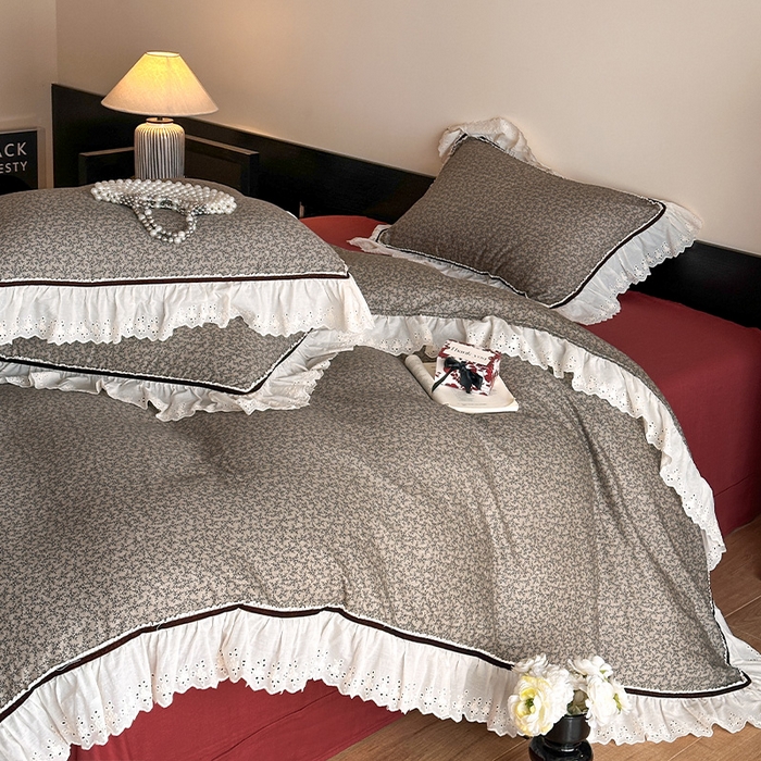 91家纺网 家纺一手货源 找家纺 蓝邻家纺 2025春夏新款全棉纯棉复古双层纱花边织带款四件套 春风细叶