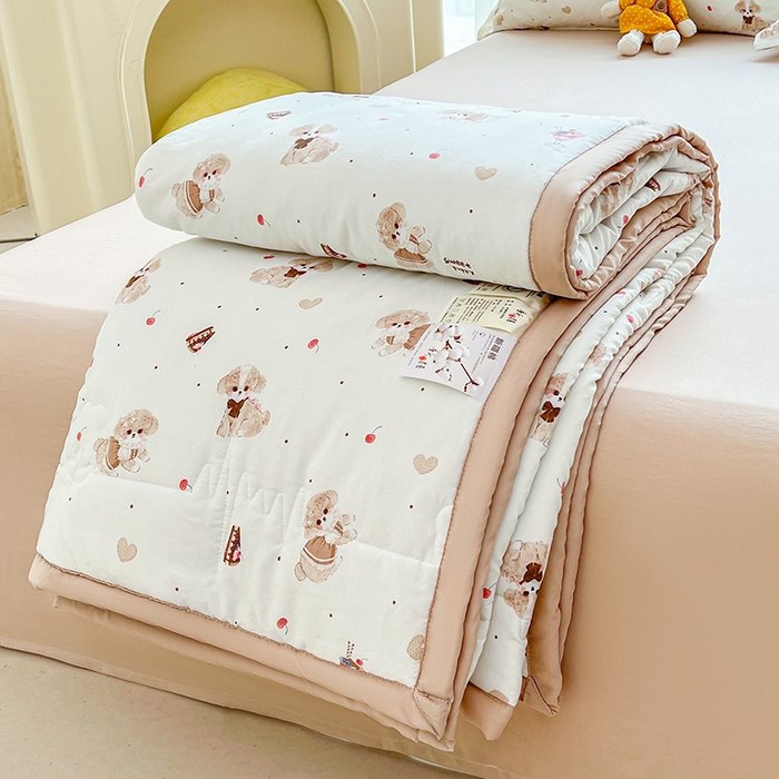 91家纺网 家纺一手货源 找家纺 西域种棉人·千百笠 2025新款A类新疆棉花夏凉被加宽包边水洗棉卡通印花吸湿透气棉花夏被空调被 凌香 樱桃狗