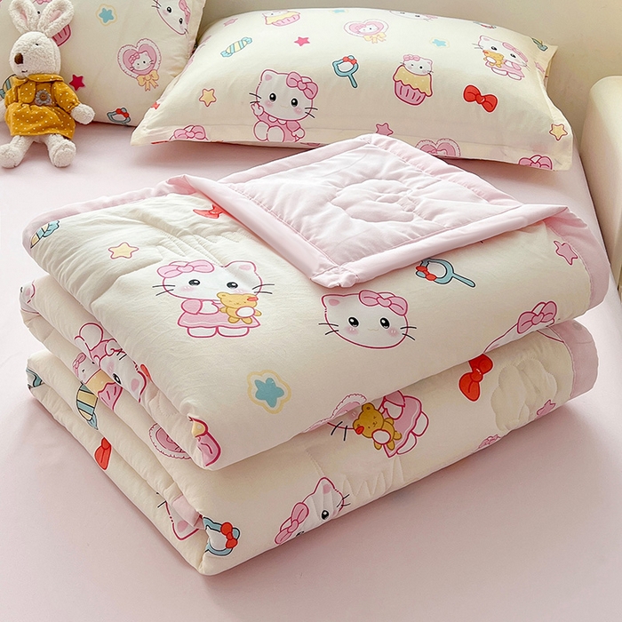 91家纺网 家纺一手货源 找家纺 西域种棉人·千百笠 2025新款A类新疆棉花夏凉被加宽包边水洗棉卡通印花吸湿透气棉花夏被空调被 凌香 蛋糕猫