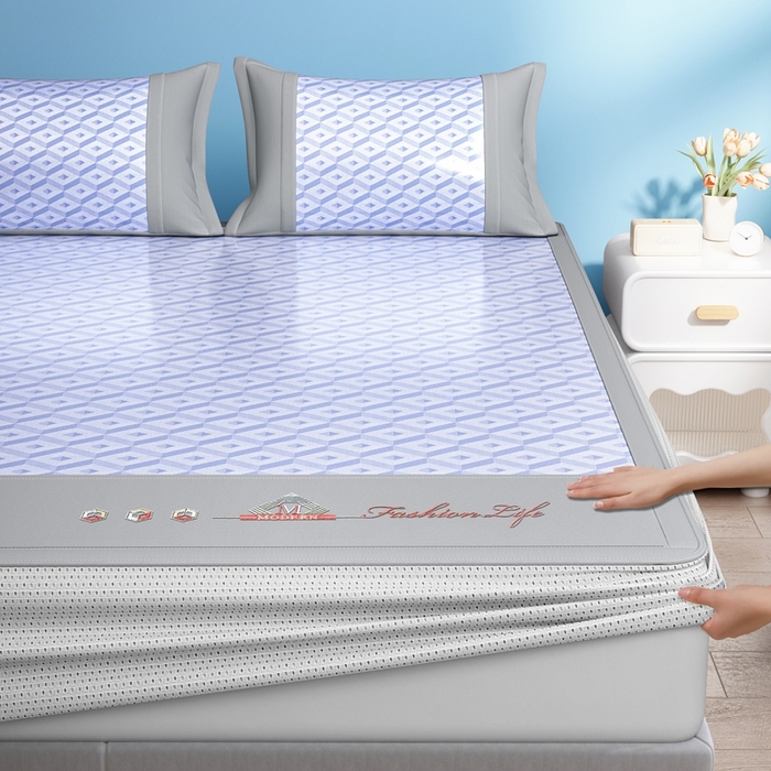 91家纺网 家纺一手货源 找家纺 鑫琪莱家纺 2025新款冰柔凉感丝凉席席子三件套 摩登立方-蓝-床席款