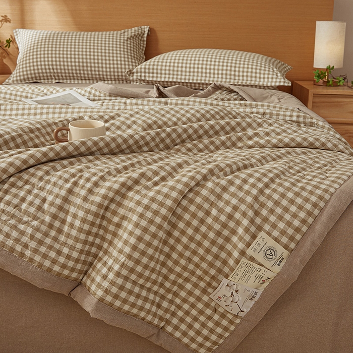 91家纺网 家纺一手货源 找家纺 西域种棉人·千百笠 2025新款A类100%新疆棉花夏凉被纯棉全棉填充原棉空调被手工宽边水洗棉夏被 咖小格