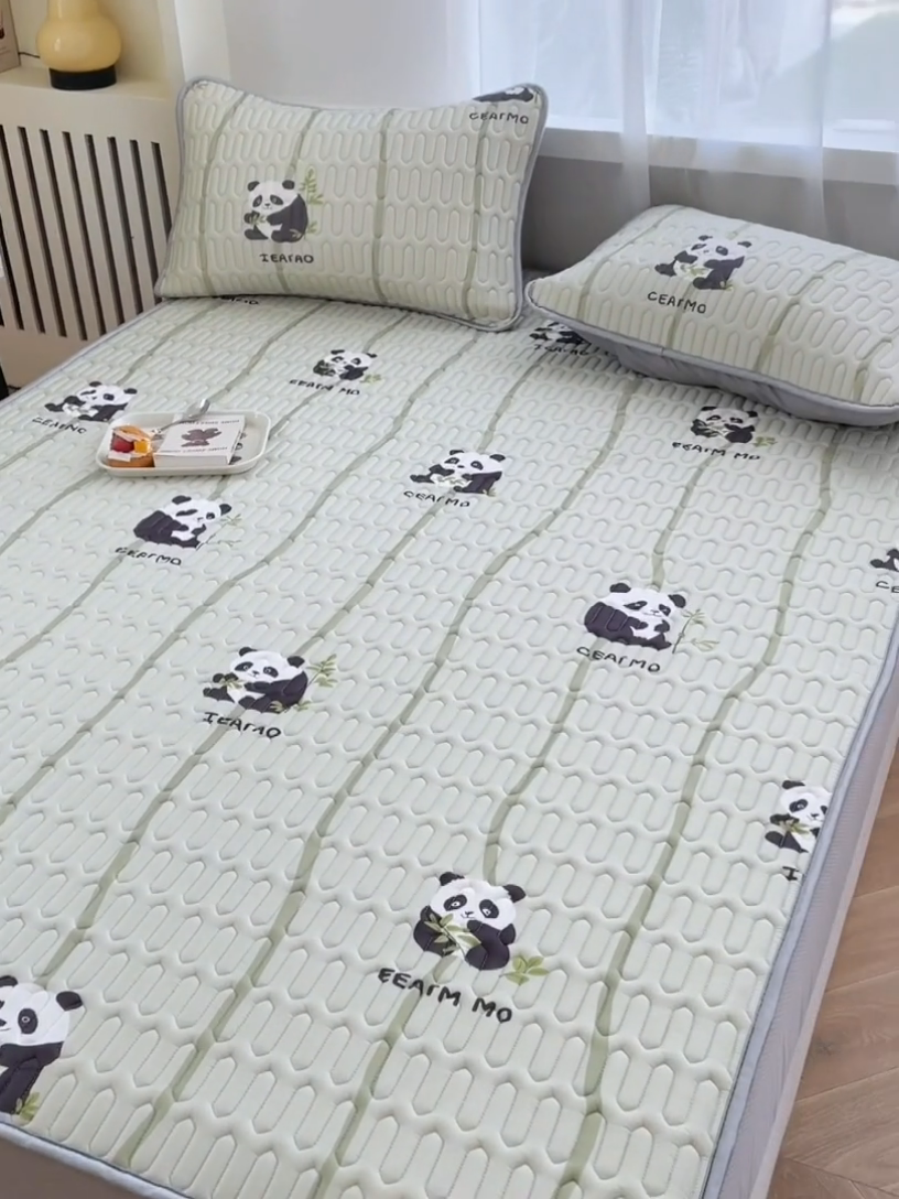 91家纺网 家纺一手货源 找家纺 布卢姆床垫 2025新款5mmA类乳胶凉席床笠套件夏被组合 欢乐熊猫