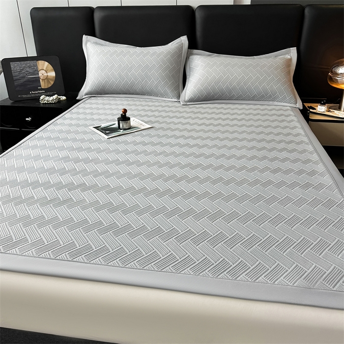 91家纺网 家纺一手货源 找家纺 雯豆家纺 2025夏季新款PE中分子凉感凉席三件套冰丝凉感席子纯色素色成人平铺绑带款 简尚-月影灰