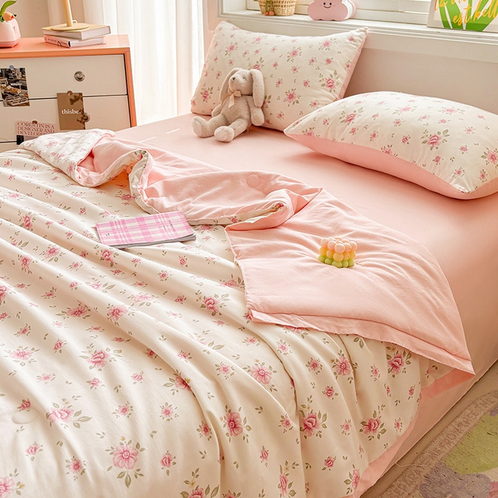 91家纺网 家纺一手货源 找家纺 金喜 2025新款小清新风格有氧针织双层纱大豆被夏被四件套 半亩花田