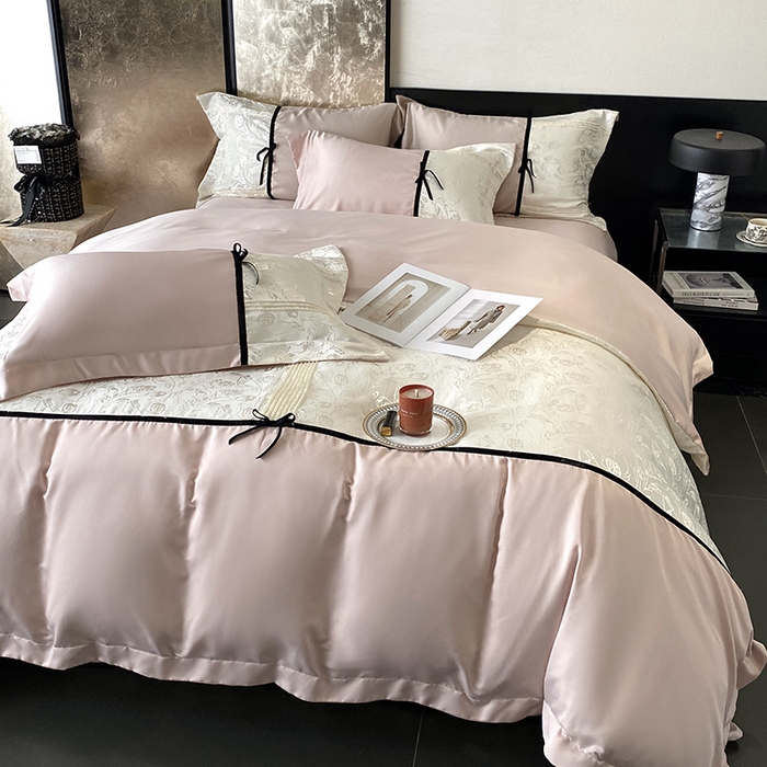 91家纺网 家纺一手货源 找家纺 优悦生活馆 2025年新款工艺款冰丝浮雕拼接四件套 璀璨之恋-粉