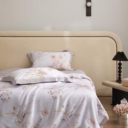 91家纺网 家纺一手货源 找家纺 薏思家纺 2025新款50支莱赛尔天丝数码印花夏被四件套（礼盒包装） 烟花间