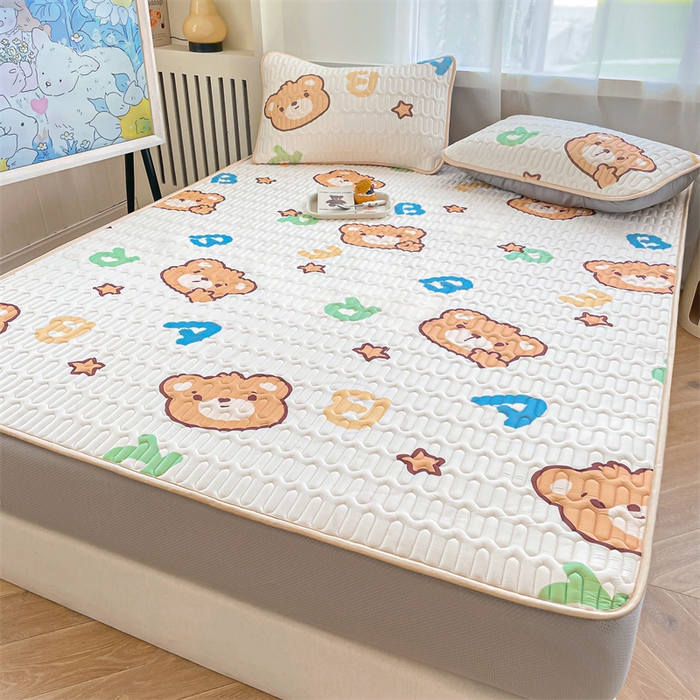 91家纺网 家纺一手货源 找家纺 布卢姆床垫 2025新款5mmA类乳胶凉席床笠套件夏被组合 字母小熊