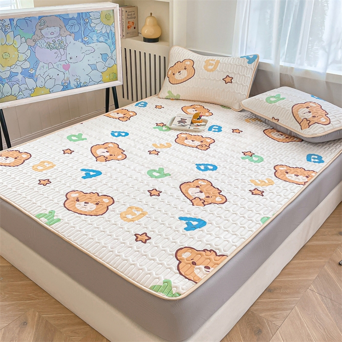 91家纺网 家纺一手货源 找家纺 布卢姆床垫 2025新款5mmA类乳胶凉席床笠套件夏被组合 字母小熊