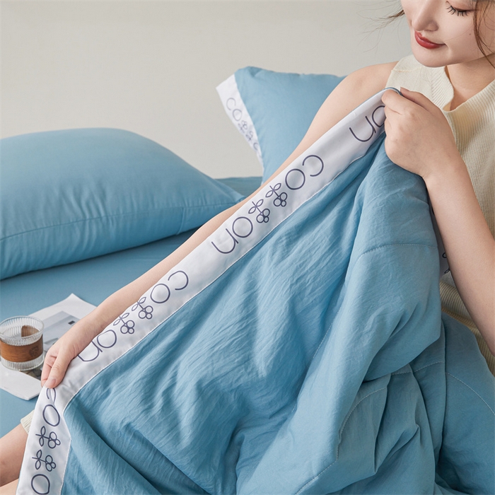 91家纺网 家纺一手货源 找家纺 西域种棉人·千百笠 2025新款A类100%新疆棉花夏凉被纯棉全棉填充毛巾绣绣花纯色双拼原棉空调被夏被 千寻牛仔蓝