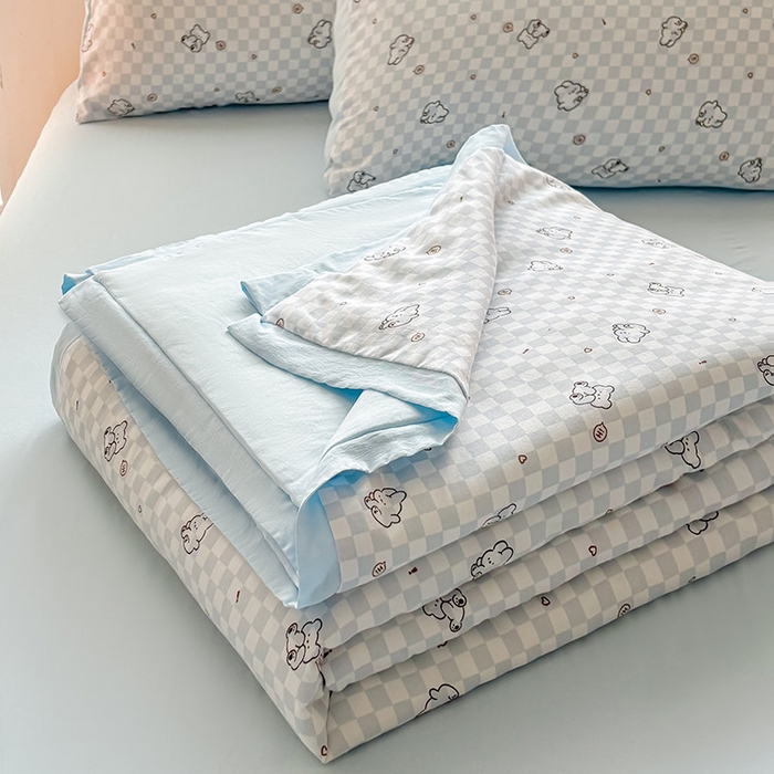 91家纺网 家纺一手货源 找家纺 金喜 2025新款小清新风格有氧针织双层纱大豆被夏被四件套 小熊派对