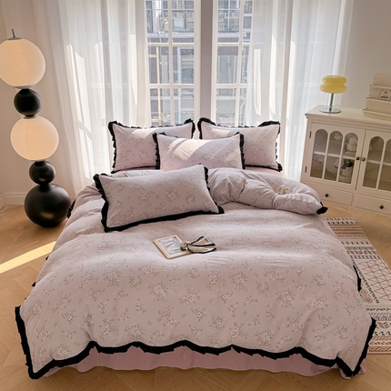 2025新款黑花边有氧云感m提花针织水洗m双层纱四件套 秘密花园