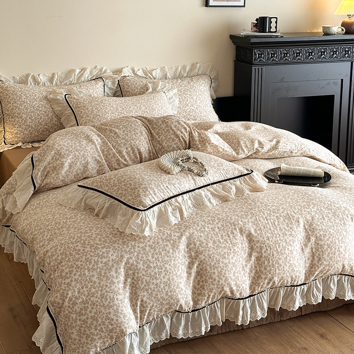 91家纺网 家纺一手货源 找家纺 蓝邻家纺 2025春夏新款全棉纯棉复古双层纱花边织带款四件套 秋之寄语