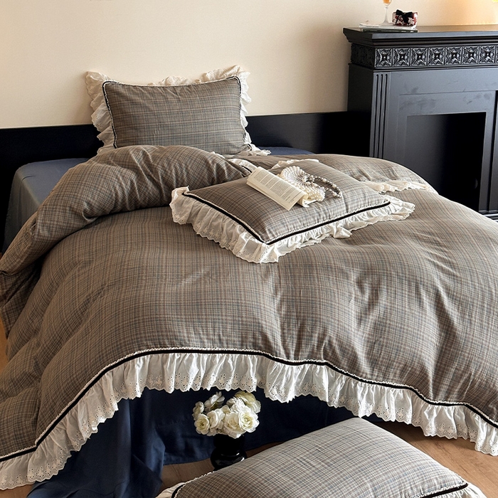 91家纺网 家纺一手货源 找家纺 蓝邻家纺 2025春夏新款全棉纯棉复古双层纱花边织带款四件套 梵可