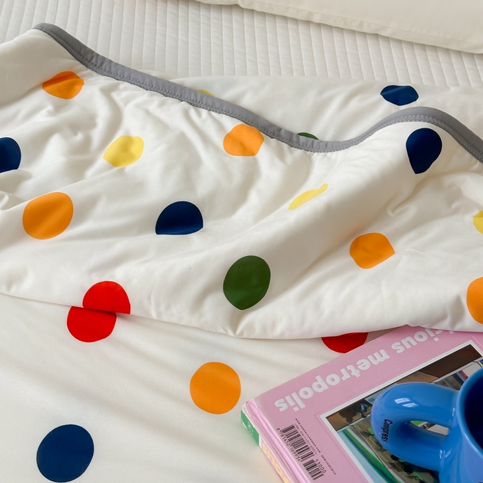 91家纺网 家纺一手货源 找家纺 觅糖家纺 2025新款软糯针织云柔大豆夏被 彩色波点