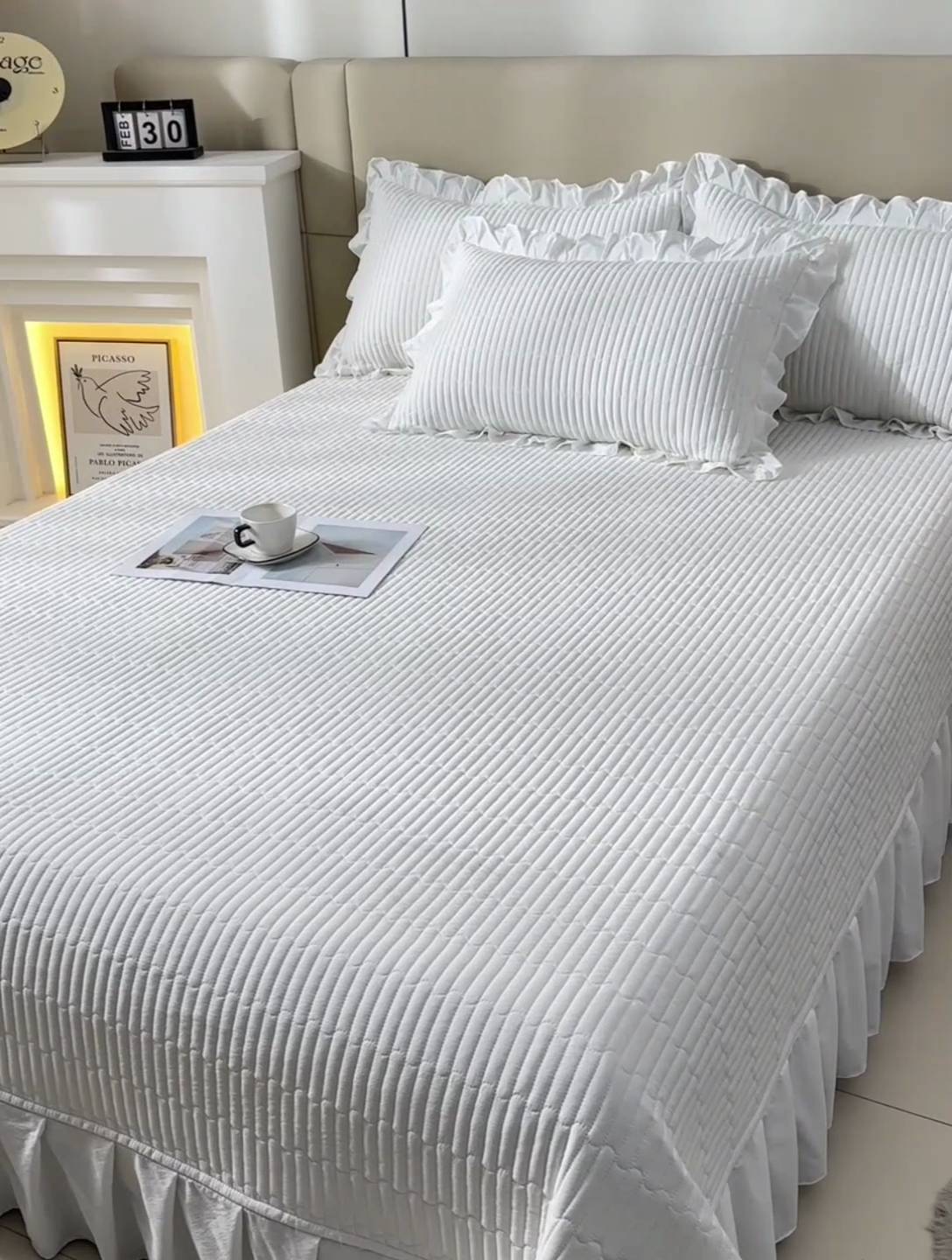 91家纺网 家纺一手货源 找家纺 星窝家纺 2025新款水洗棉花边床裙式多功能床盖三件套 经典奶白